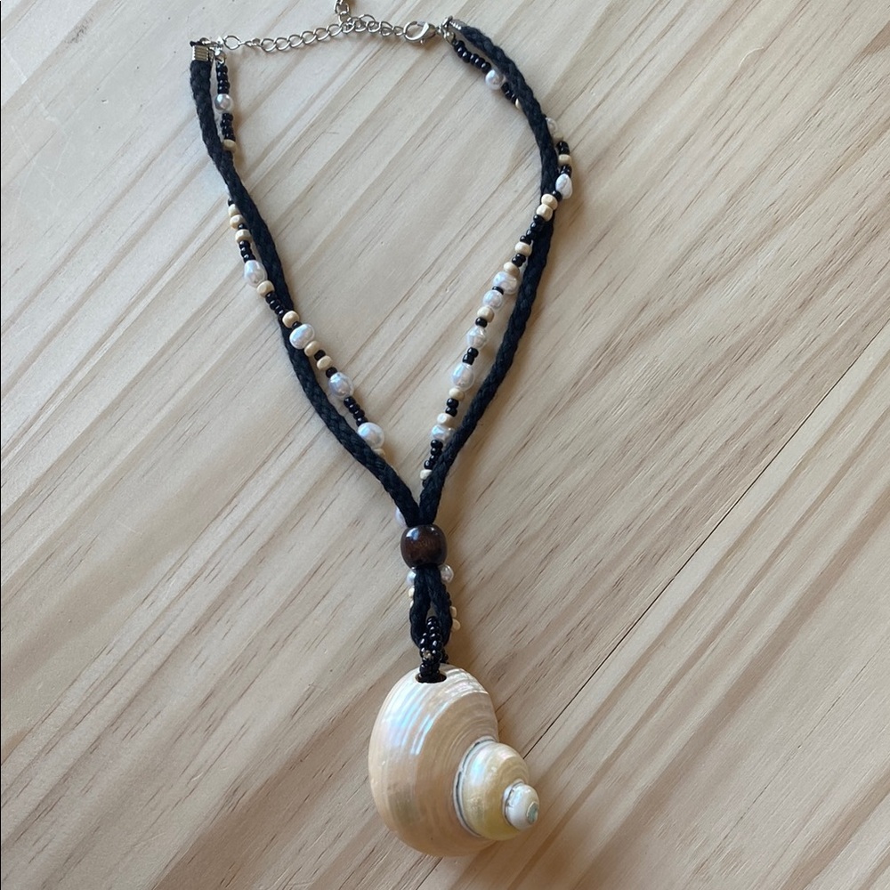 Elegant Shell Pendant Necklace